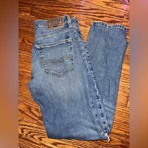 Classic Levi’s Signature Skinny Jeans
